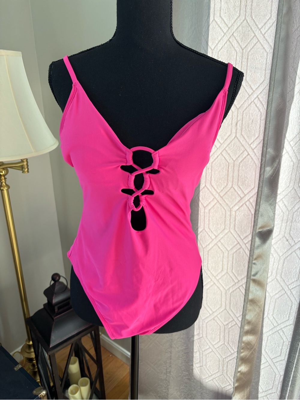 Shade & Shore Vibrant Neon Pink Ring Cutout One Piece Swimsuit Medium